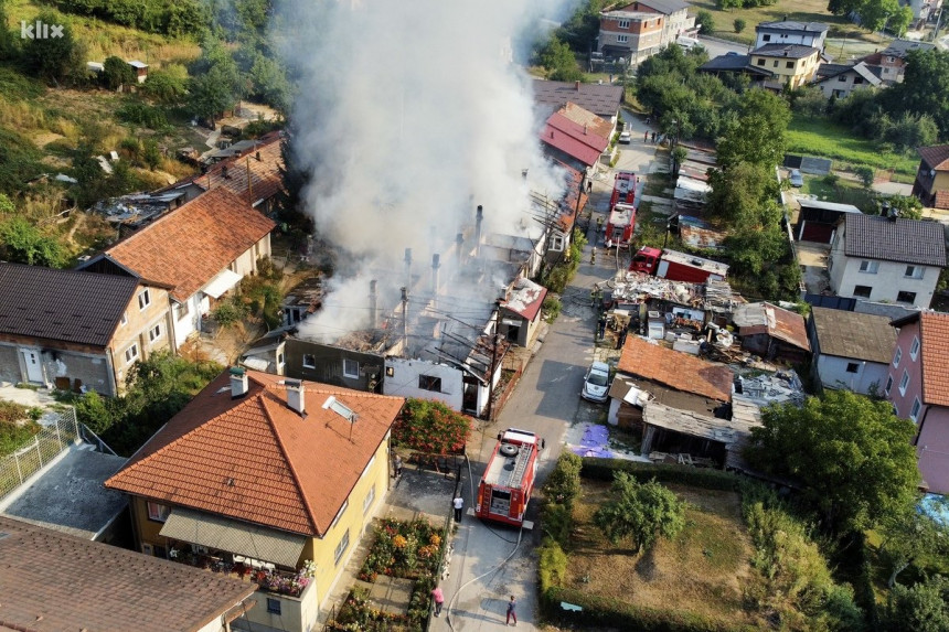 Sarajevo: Požar u naselju, izgorilo nekoliko kuća
