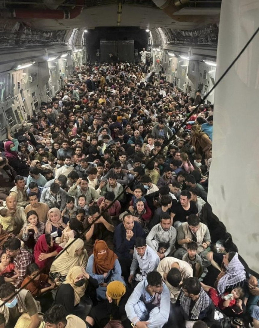 Slika obišla svijet – otkriven broj ljudi u avionu iz Kabula