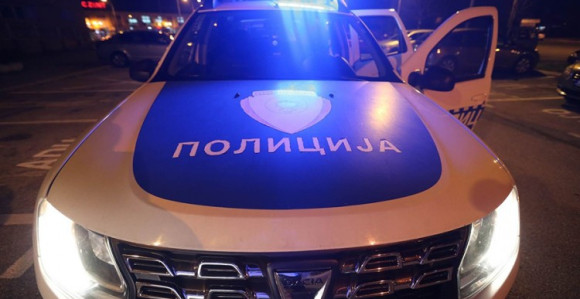 Vršio nuždu ispod prozora pa dobio pepeljaru u glavu