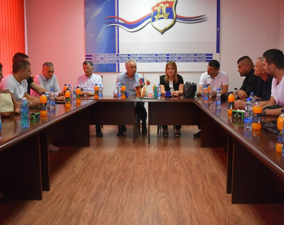 SDS pita: Da li će struka ponovo oboriti glavu?