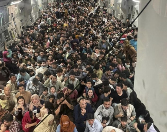 Слика обишла свијет – откривен број људи у авиону из Кабула