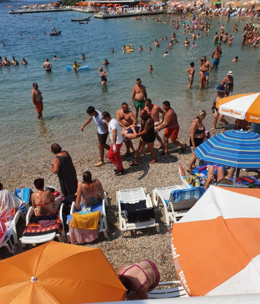Жени позлило на плажи у Неуму, пребачена у болницу