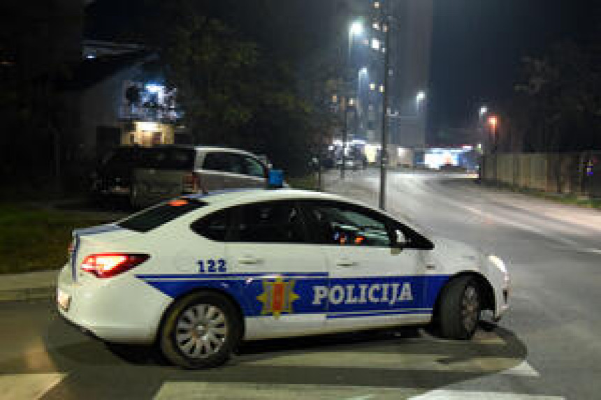 Privedeno šest osoba zbog postavljanja transparenta