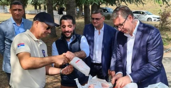 Doručak na gepeku. Vučić: Najbolji doručak