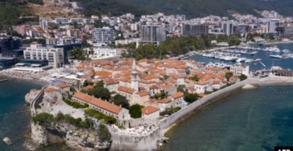 Račun sa plaže u Budvi hit na internetu (FOTO)