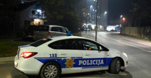 Privedeno šest osoba zbog postavljanja transparenta