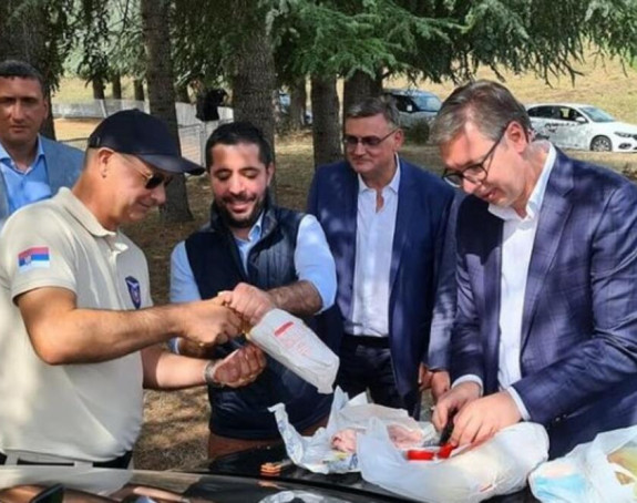 Doručak na gepeku. Vučić: Najbolji doručak