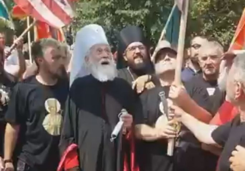 Hit video sa Cetinja: Na Dedeića pao transparent