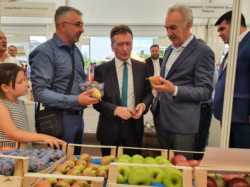 U Ugljeviku otvoren Sajam šljive, rakije i meda