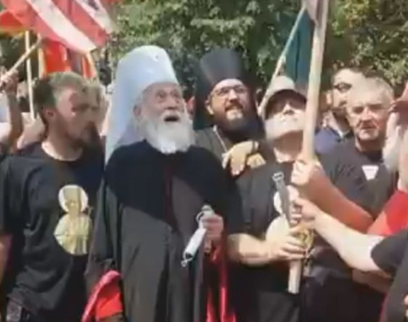 Hit video sa Cetinja: Na Dedeića pao transparent