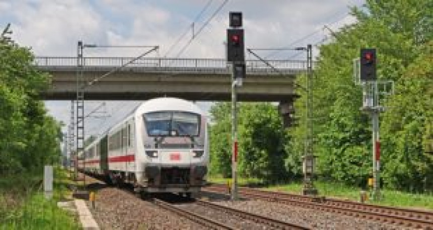 У Њемачкој стали возови због штрајка машиновођа