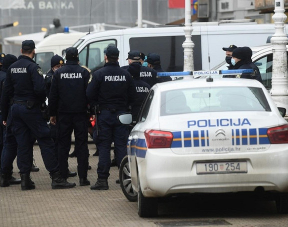 Uhapšen mladić koji je pobjegao s lisicama na rukama