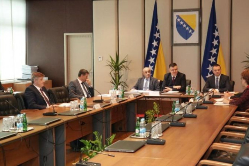 Ni „poklonjene“ pare vlast ne zna da podijeli