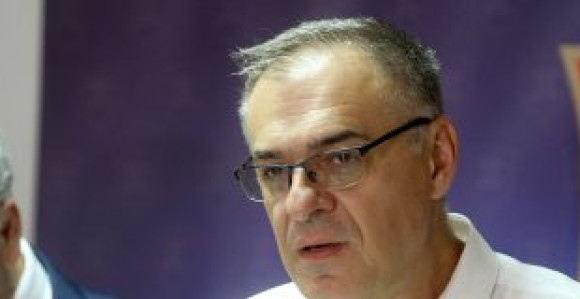 Broj oboljelih raste, SNSD drži mitinge i proslave
