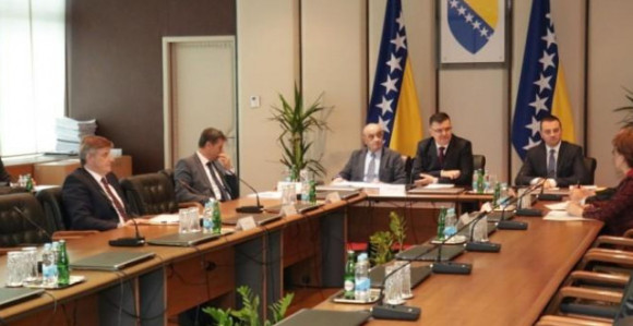 Ni „poklonjene“ pare vlast ne zna da podijeli