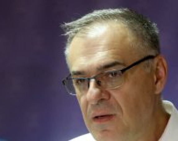 Broj oboljelih raste, SNSD drži mitinge i proslave