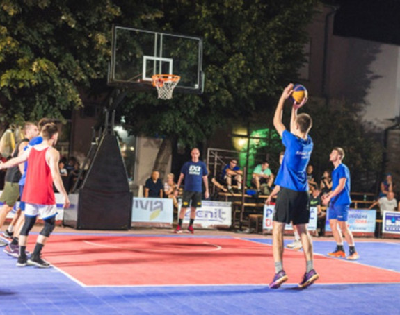 Basketaši iz Šamca i Teslića napravili šou pod obručima