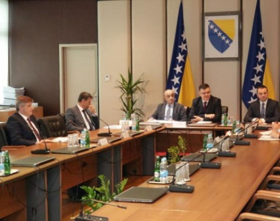 Ni „poklonjene“ pare vlast ne zna da podijeli