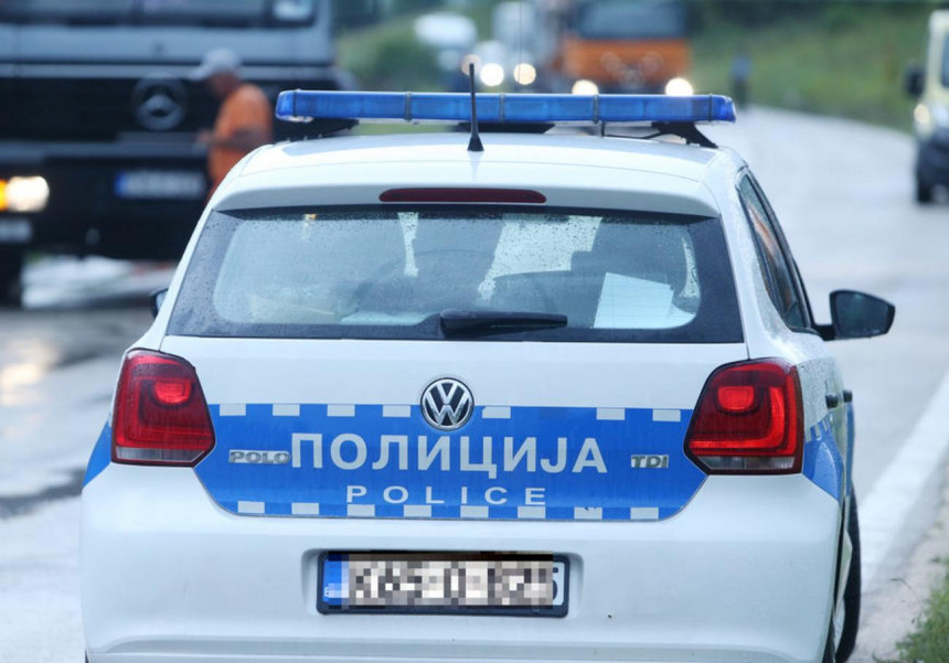 Banjaluka: Sjekirom oštetio paket i vozilo brze pošte