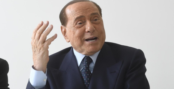 Silvio Berluskoni ponovo prebačen u bolnicu u Milanu