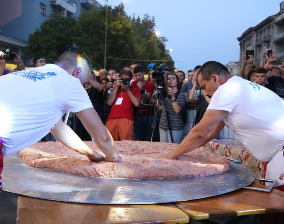 Pljeskavicom od 67 kilograma, na Roštiljijadi opet oboren rekord!