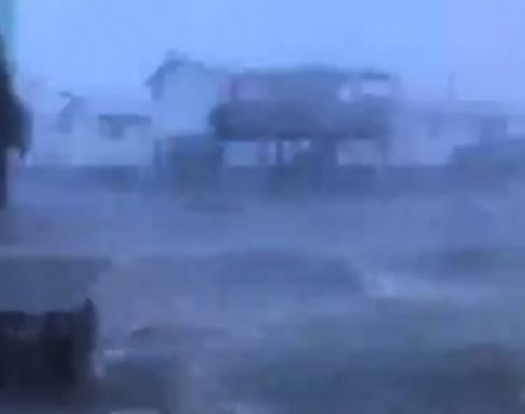 Ураган "Ида" стигао до обале Луизијане (ВИДЕО)