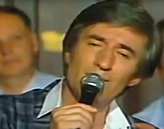 Tomu u kafani kod Kragujevca najpre hteli da biju a onda ga ispratili kao kralja!