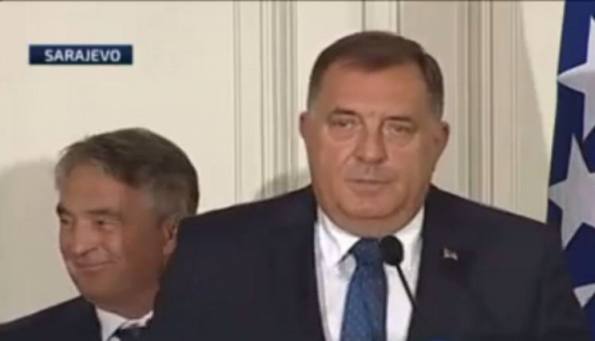 Komšić otkrio zbog čega se smijao Dodiku na presu
