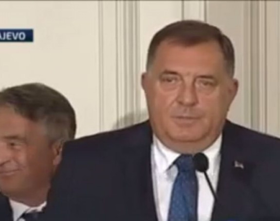 Komšić otkrio zbog čega se smijao Dodiku na presu