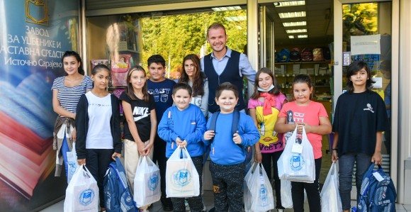 Stanivuković pomogao učenicima romske nacionalnosti