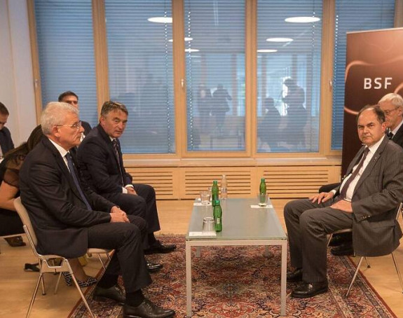 Džaferović i Komšić razgovarali sa Kristijanom Šmitom