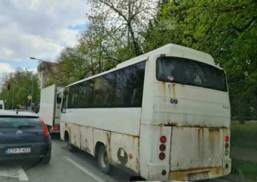 Za nepovjerovati: Ovakvi autobusi prevoze djecu