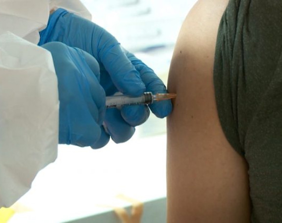 У ФБиХ истиче рок вакцина, у Српској већ пропало 55.000