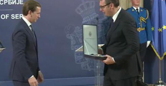 Vučić austrijskom kancelaru uručio orden Srbije