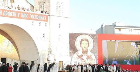 Krivokapić u hramu u Podgorici, Milo na protestu u Cetinju