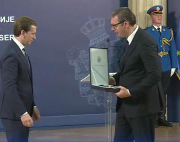 Vučić austrijskom kancelaru uručio orden Srbije