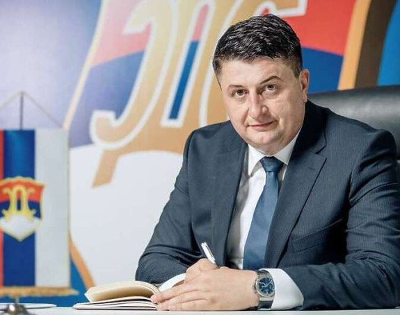 SNSD zamazuje oči narodu i pokušava vratiti rejting