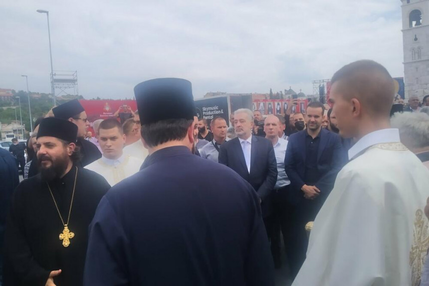 Patrijarh i mitropolit stigli u Podgoricu, dočekao ih premijer