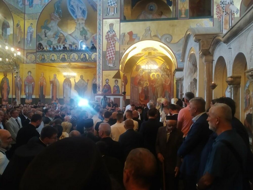 Završena svečanost: Joanikije, Porfirije, Krivokapić napustili hram u Podgorici
