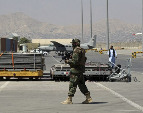 Talibani drže Amerikance kao taoce na aerodromu?