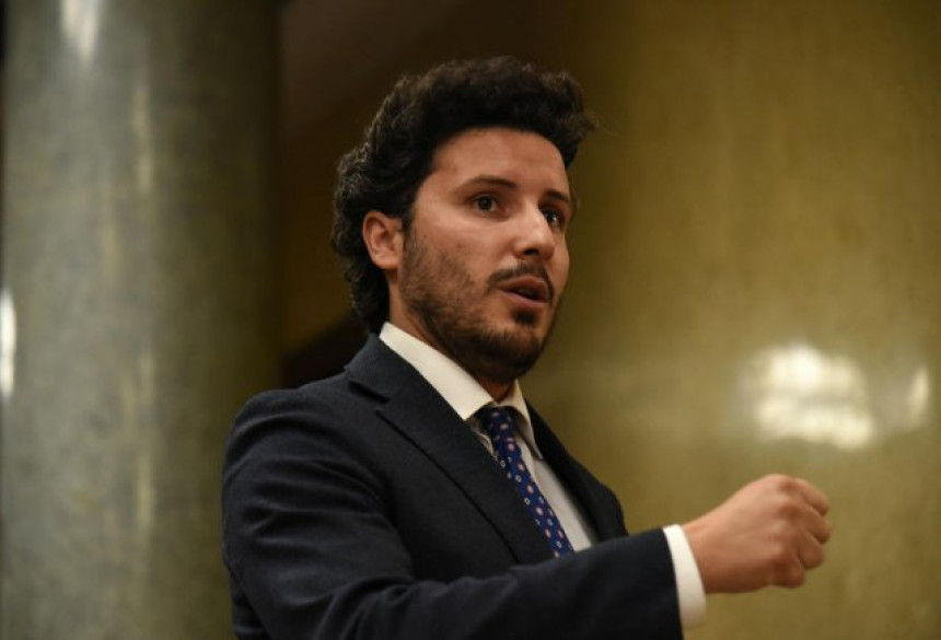 Ako se pređe crvena linija... Oboriću vladu!