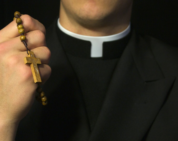 Španski biskup podneo ostavku, jer se zaljubio u autorku erotskih romana!
