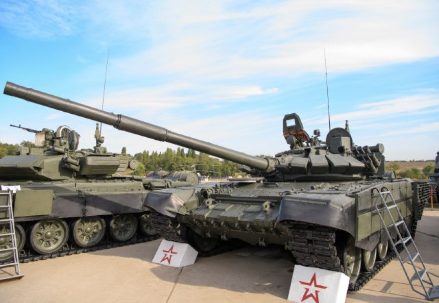 Москва шаље своје тенкове на границу са Авганистаном