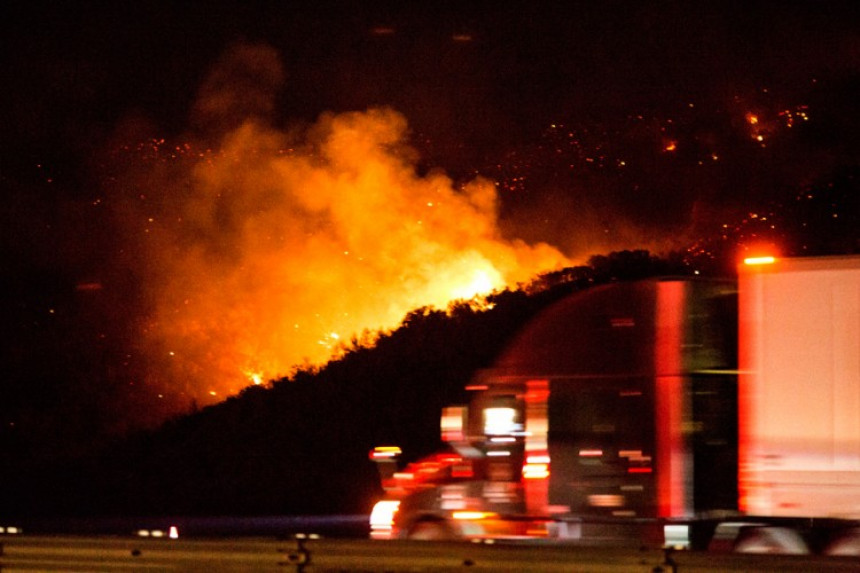 Калифорнија: Због пожара затворен дио ауто-пута