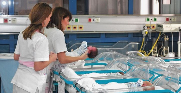 Babice neće vakcinu: Bolnica prekida sa porođajima