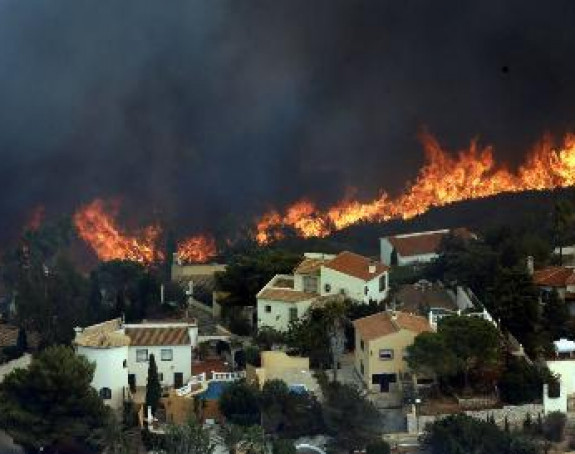 Велики пожари у Шпанији: Наређена евакуација, војска на терену