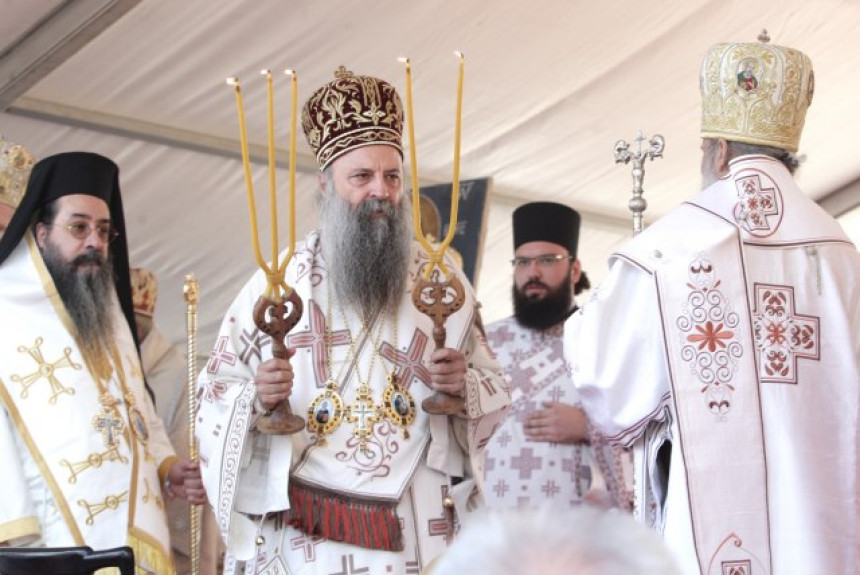 Patrijarh Porfirije služi liturgiju u Jasenovcu