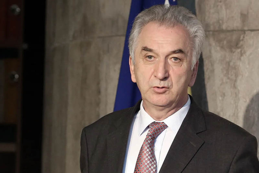 Milorad Dodik traži način da napravi politički zaokret