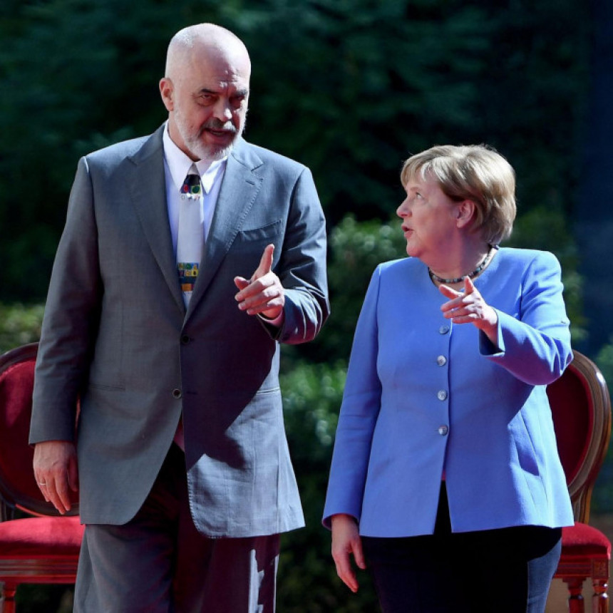 Меркел допутовала у Тирану: Састанак с лидерима региона