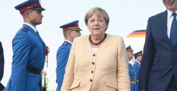 Boja sakoa Angele Merkel uvijek šalje poruku